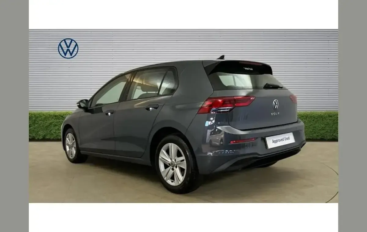 Used VW Golf VIII Life 131 HP (96 kW) 2023 Grey Hatchback