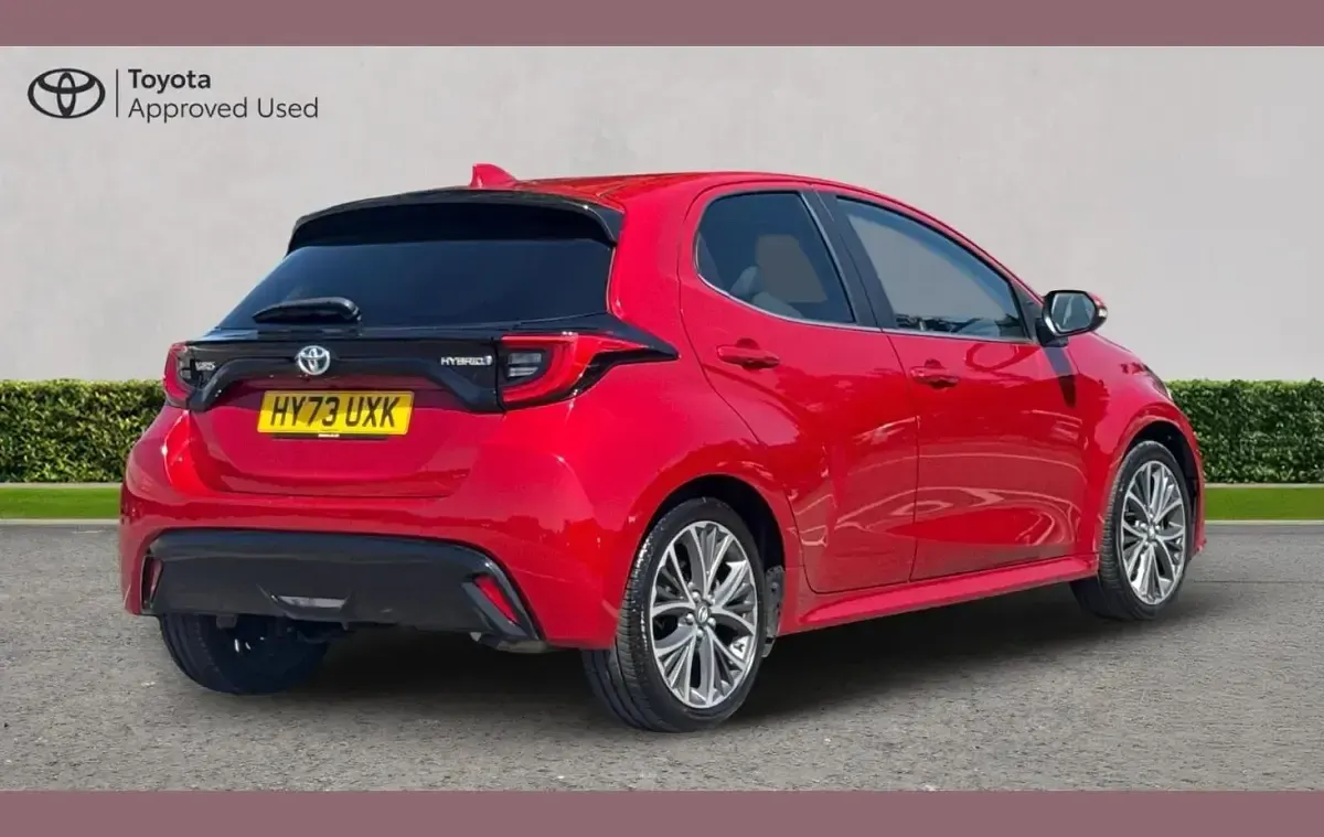 Used Toyota Yaris 113 HP (83 kW) 2023 Red Hatchback