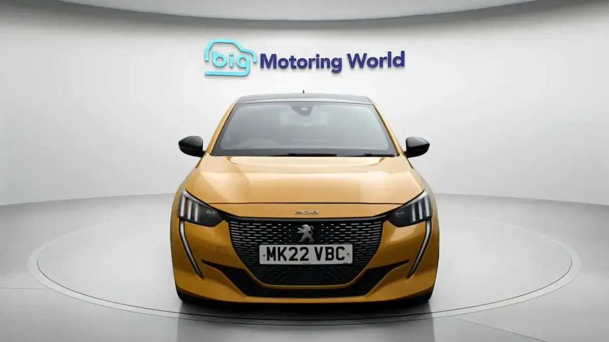 Used Peugeot 208 GT 102 HP (75 kW) 2022 Yellow Hatchback
