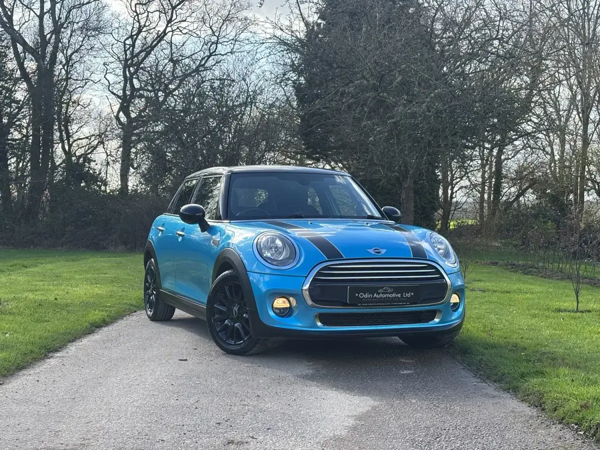 Usado Mini Cooper Hatch 136 HP (100 kW) 2016 Azul Citadino