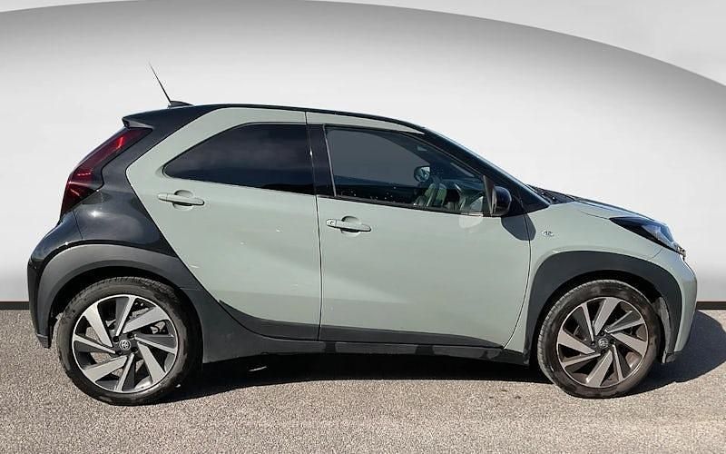 Used Toyota Aygo X 72 HP (52 kW) 2025 Green SUV