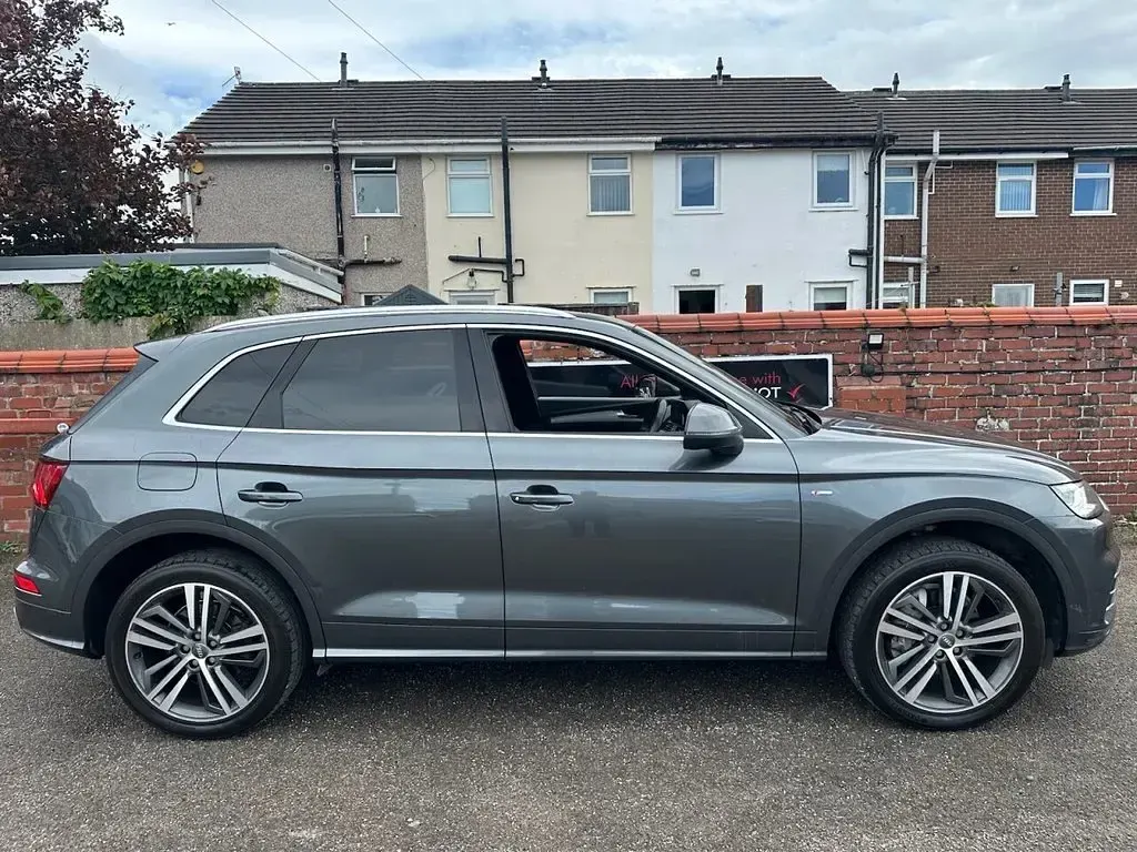 Used Audi Q5 S-Line 190 HP (139 kW) 2018 Grey SUV