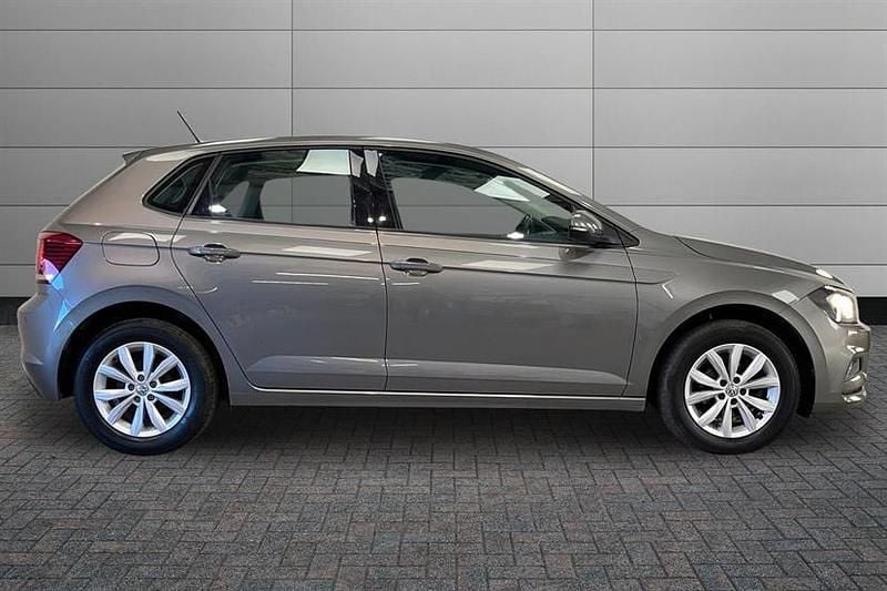 Used VW Polo SE 95 HP (69 kW) 2018 Limestone grey Hatchback