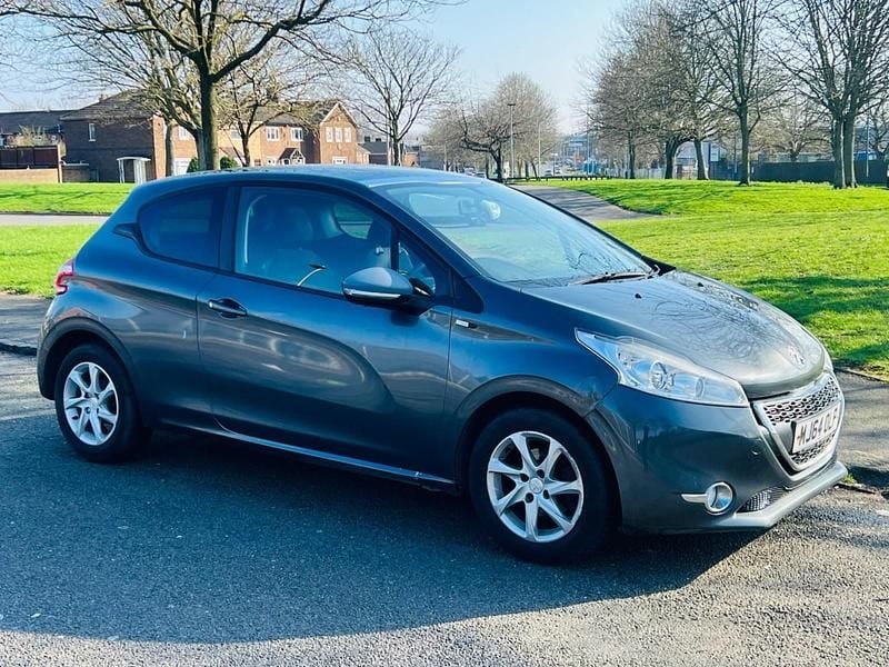 Used Peugeot 208 Style 82 HP (60 kW) 2015 Grey Hatchback