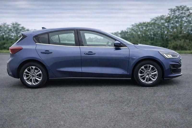 Used Ford Focus Titanium 125 HP (91 kW) 2023 Blue Hatchback