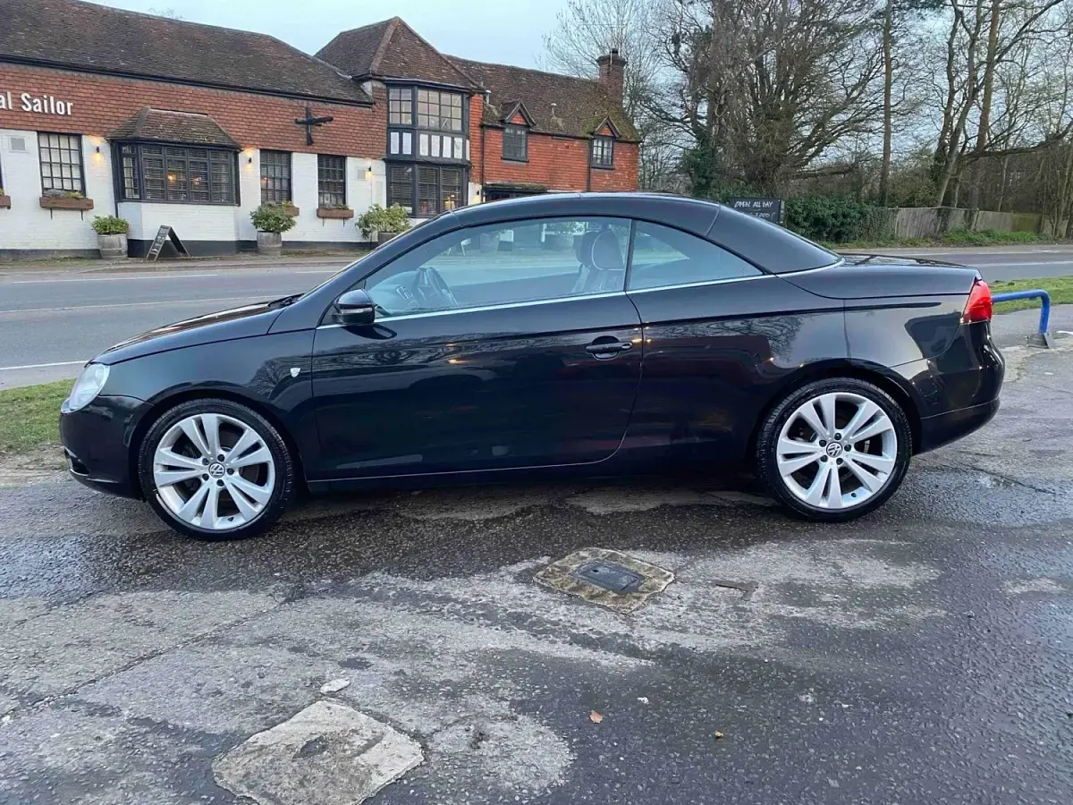 Begagnad VW Eos Individual 140 HK (102 kW) 2009 Svart Cab