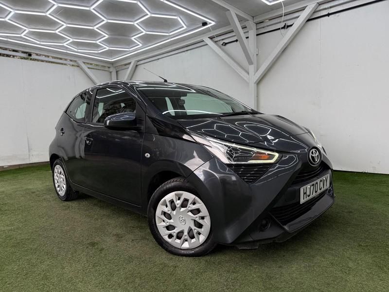Begagnad Toyota Aygo X-play 2020 Grå Halvkombi