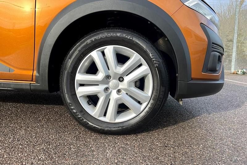 Used Dacia Sandero Expression 2024 Orange Hatchback