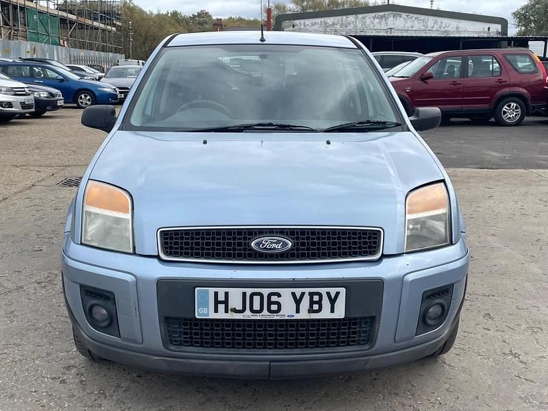 Used Ford Fusion Zetec 101 HP (74 kW) 2006 Blue Hatchback