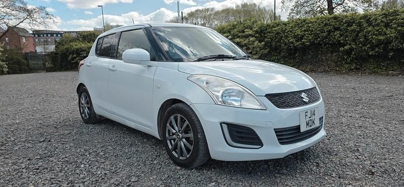 Begagnad Suzuki Swift 94 HK (69 kW) 2015 Silver Halvkombi