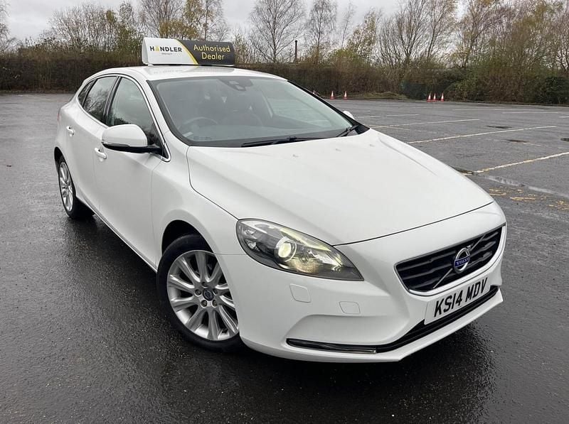 White Used 2014 Volvo V40 SE Lux Hatchback | £5,150 (Fair price) - Image 1/4