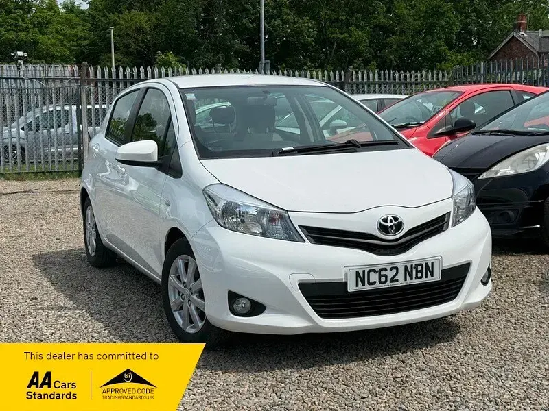 Used Toyota Yaris 99 HP (72 kW) 2017 White
