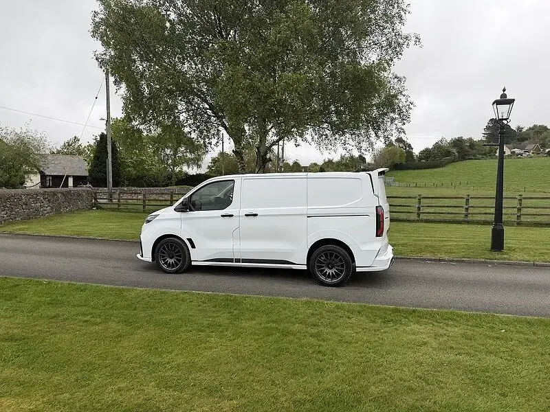 Used Ford Transit Custom 170 HP (125 kW) 2024 White Van