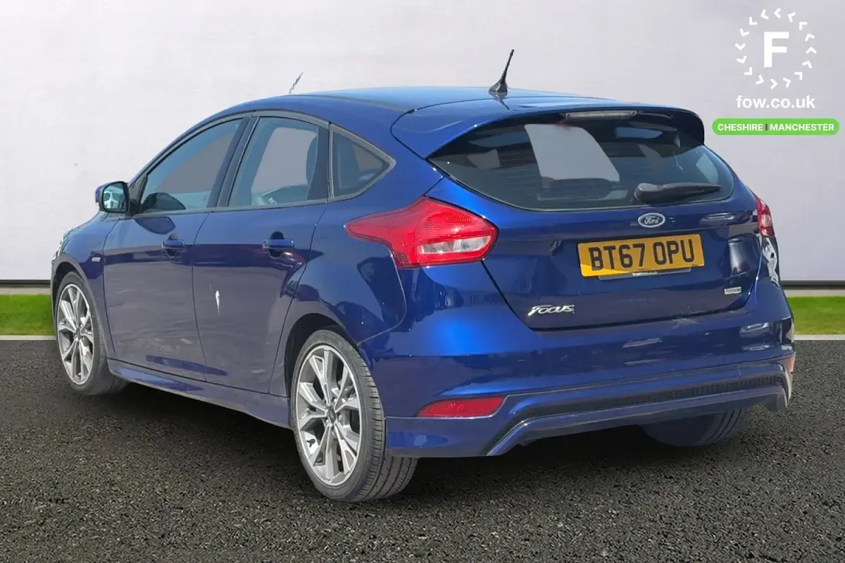 Used Ford Focus ST-Line 140 HP (102 kW) 2017 Blue Hatchback