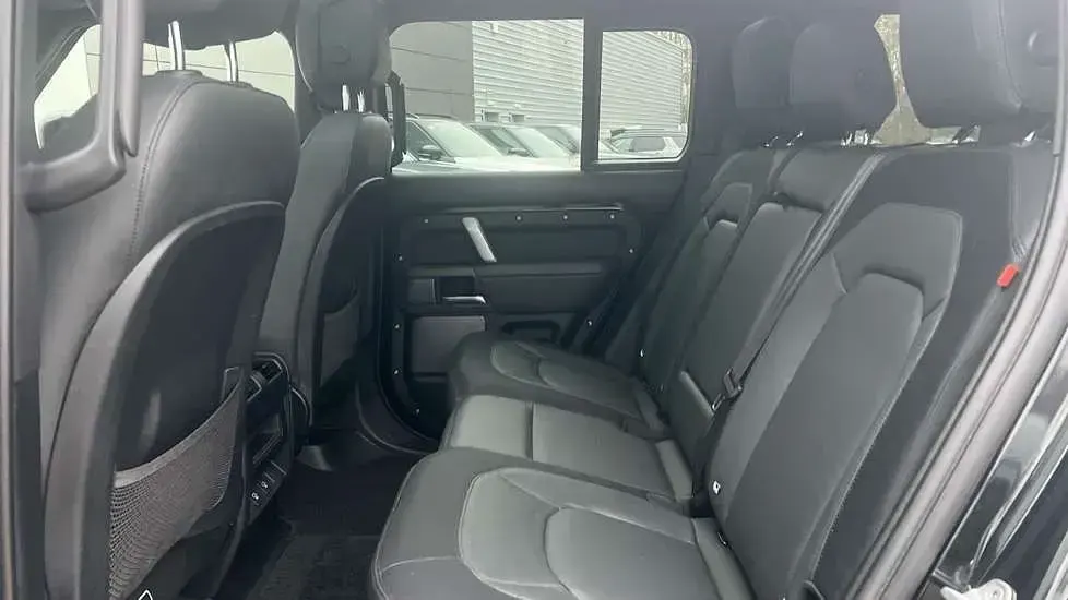 Usado Land Rover Defender HSE Dynamic 300 HP (220 kW) 2022 Preto SUV