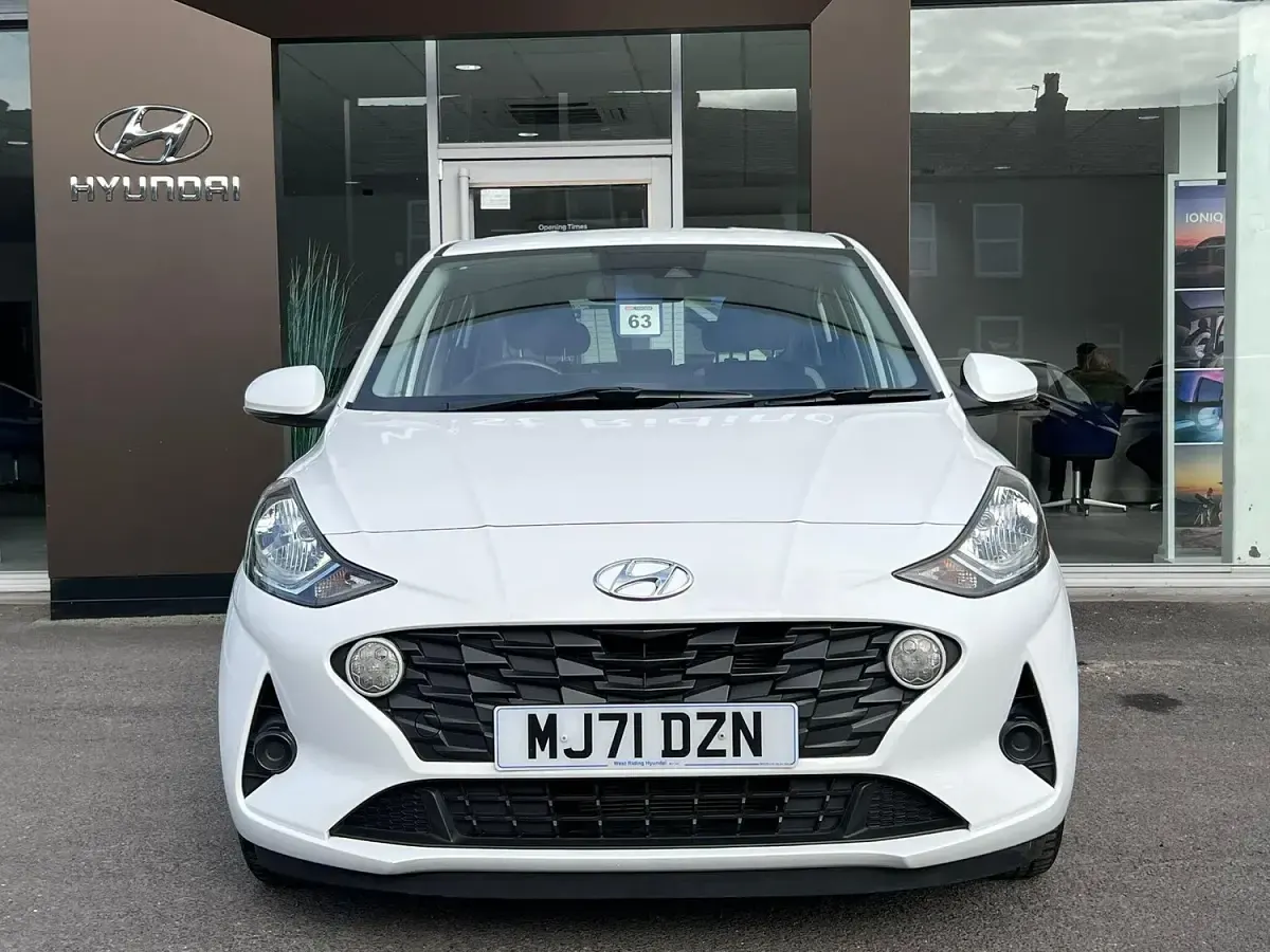 Used Hyundai i10 SE 84 HP (61 kW) 2021 White Hatchback