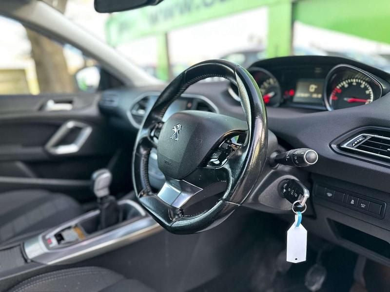 Used Peugeot 308 Allure 2016 Red Hatchback