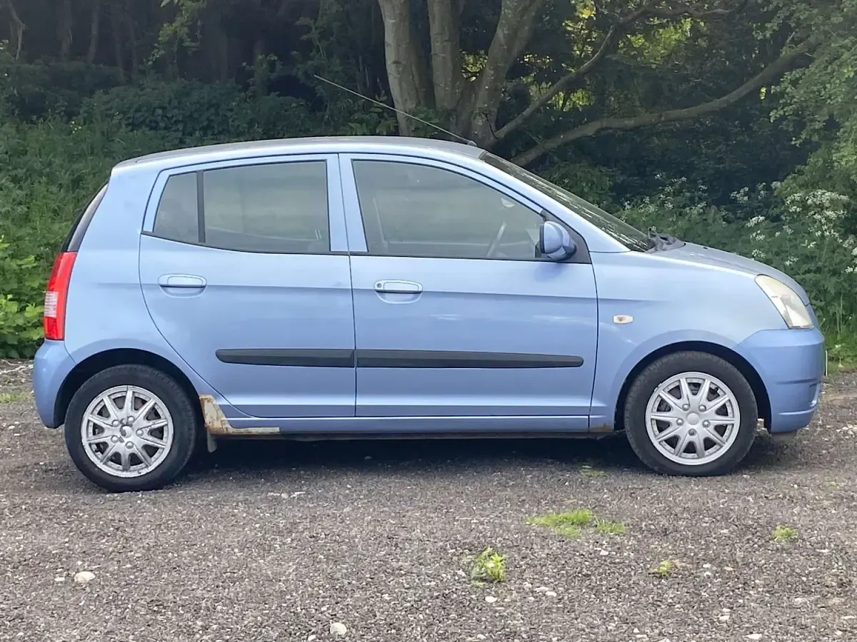 Used Kia Picanto 64 HP (47 kW) 2006 Blue Hatchback