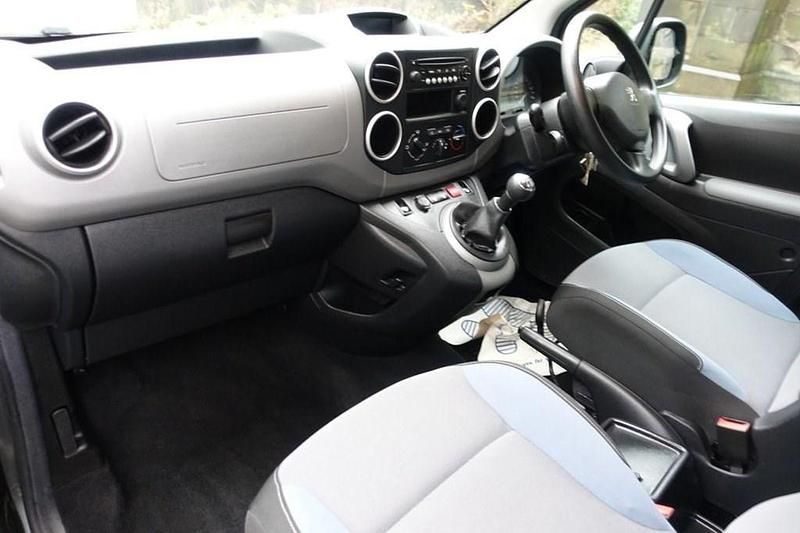 Used Peugeot Partner 75 HP (55 kW) 2016 Grey MPV