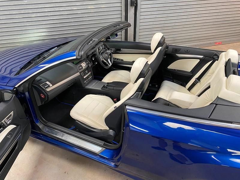 Begagnad Mercedes E220 AMG line 175 HK (128 kW) 2016 Blå Cab