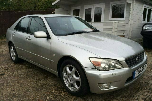 Used Lexus IS200 153 HP (112 kW) 1999 Sedan