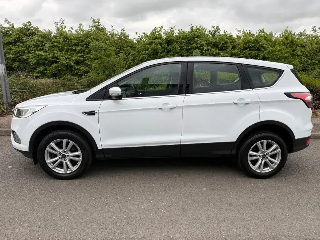 Używany Ford Kuga Zetec 120 KM (88 kW) 2018 Biały SUV