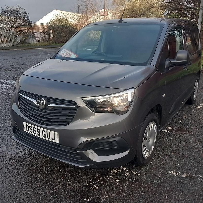 Second-hand Vauxhall Combo Sportive 75 CP (55 kW) 2019 Gri Van