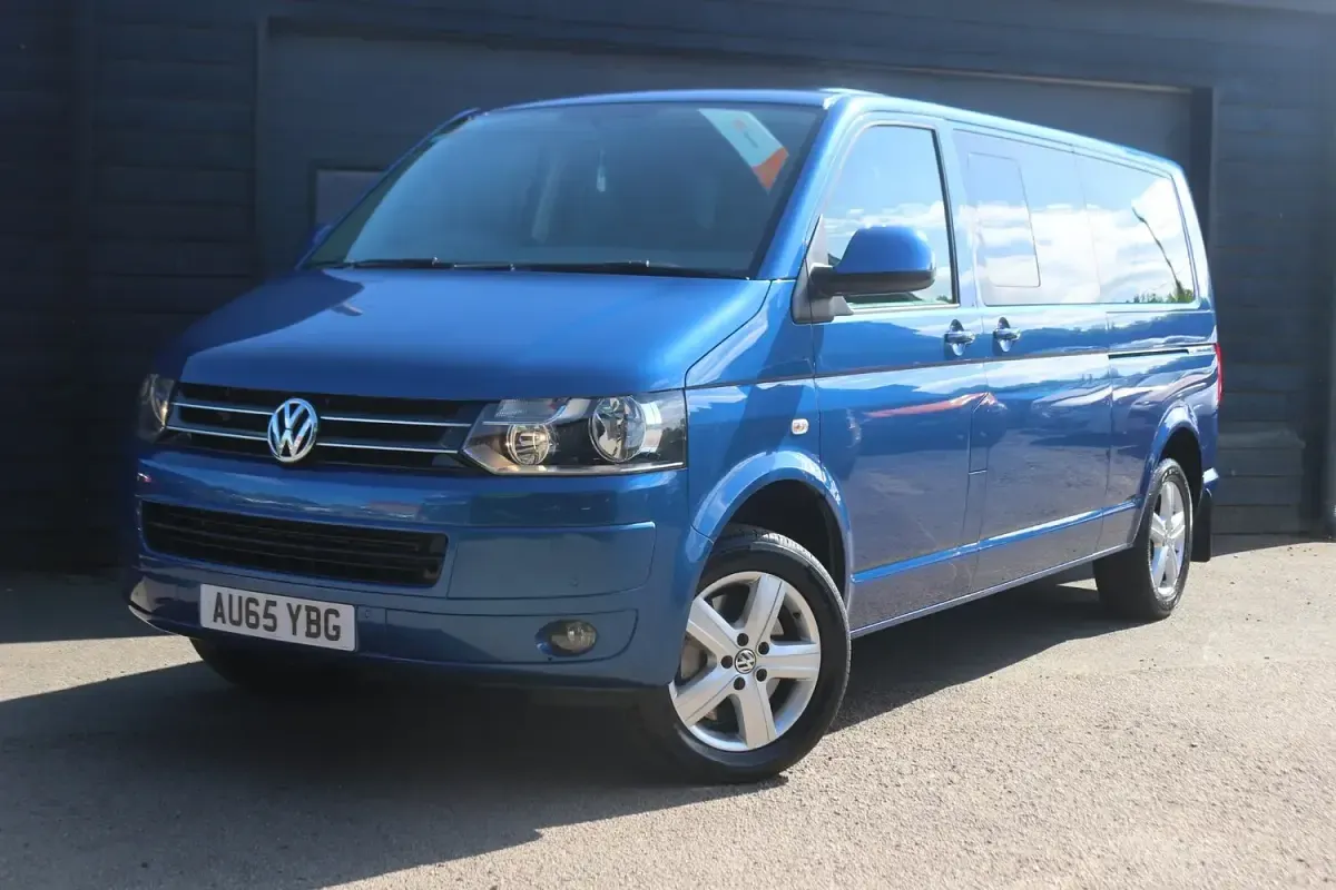 Used VW Caravelle SE 180 HP (132 kW) 2015 Blue Van