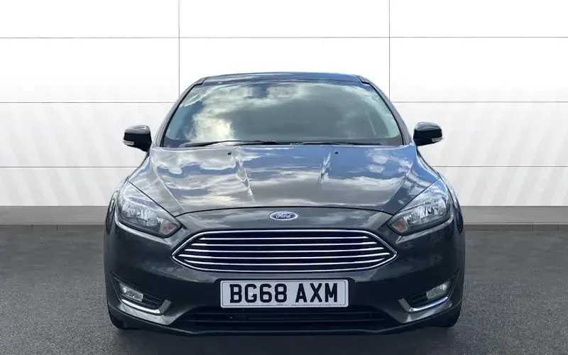 Usado Ford Focus Titanium 120 CV (88 kW) 2017 Gris Utilitario