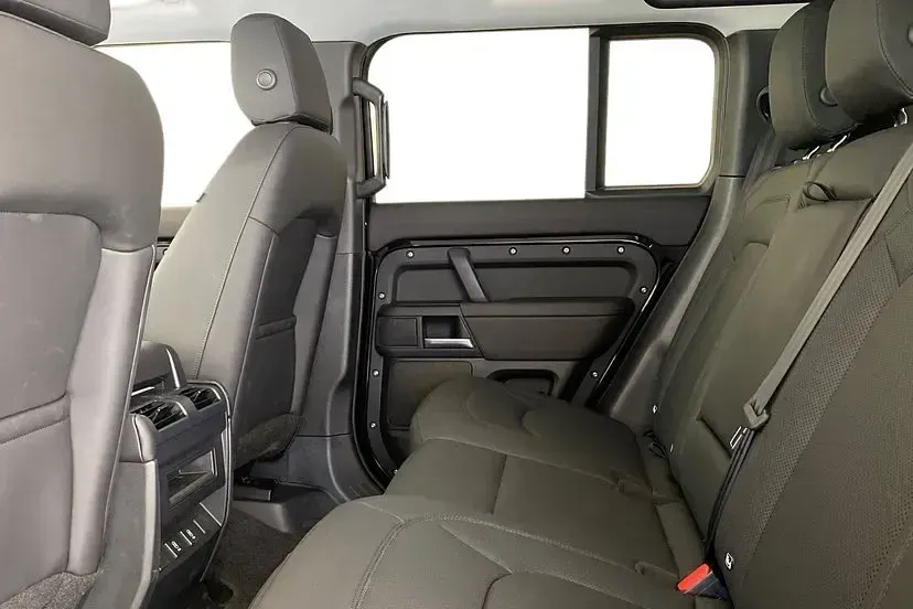 Used Land Rover Defender S 246 HP (180 kW) 2026 Santorini black SUV