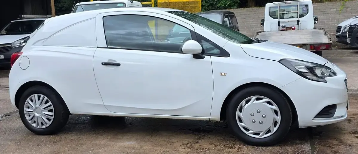 Used Vauxhall Corsa 95 HP (69 kW) 2016 White Hatchback