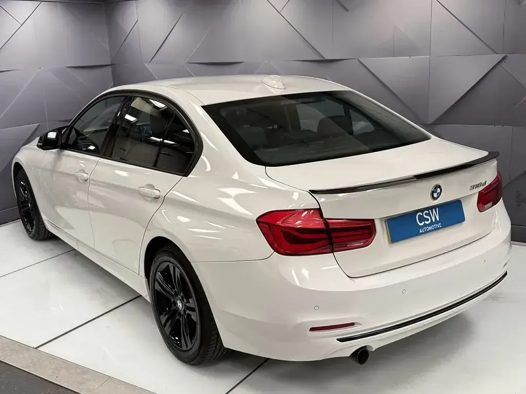 Used BMW 318 Sport Line 150 HP (110 kW) 2018 White Sedan