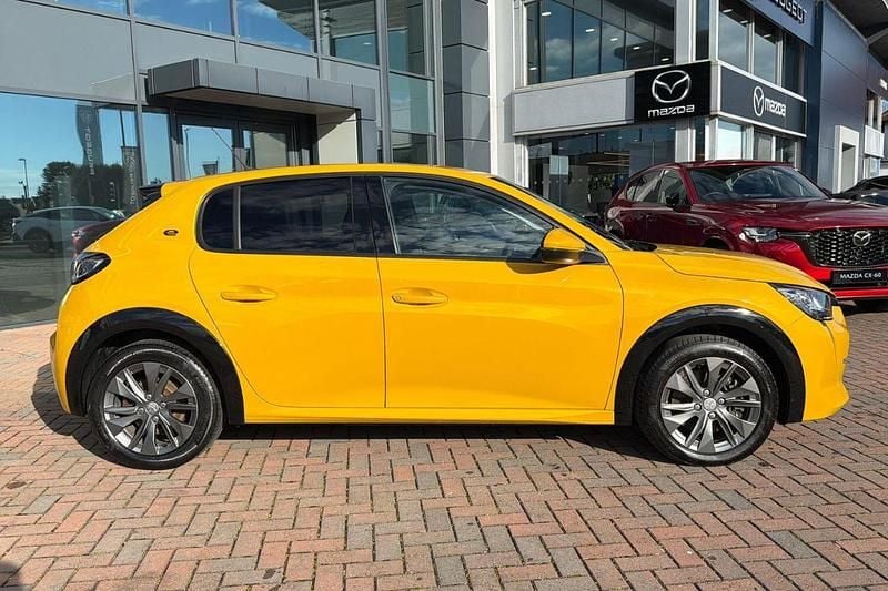 Used Peugeot e-208 Allure Premium 100 kW (136 HP) 2021 Yellow Hatchback
