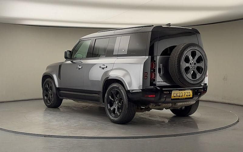 Used Land Rover Defender Dynamic 300 HP (220 kW) 2023 Eiger grey SUV