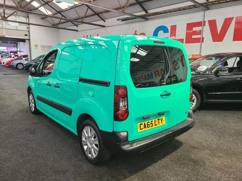 Used Citroën Berlingo 100 HP (73 kW) 2016 Green MPV