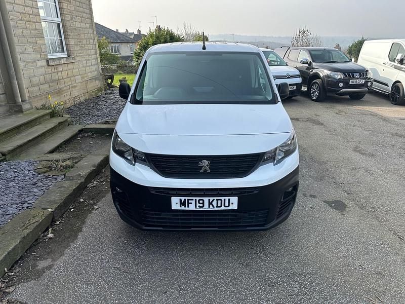 Used Peugeot Partner 2019 White MPV
