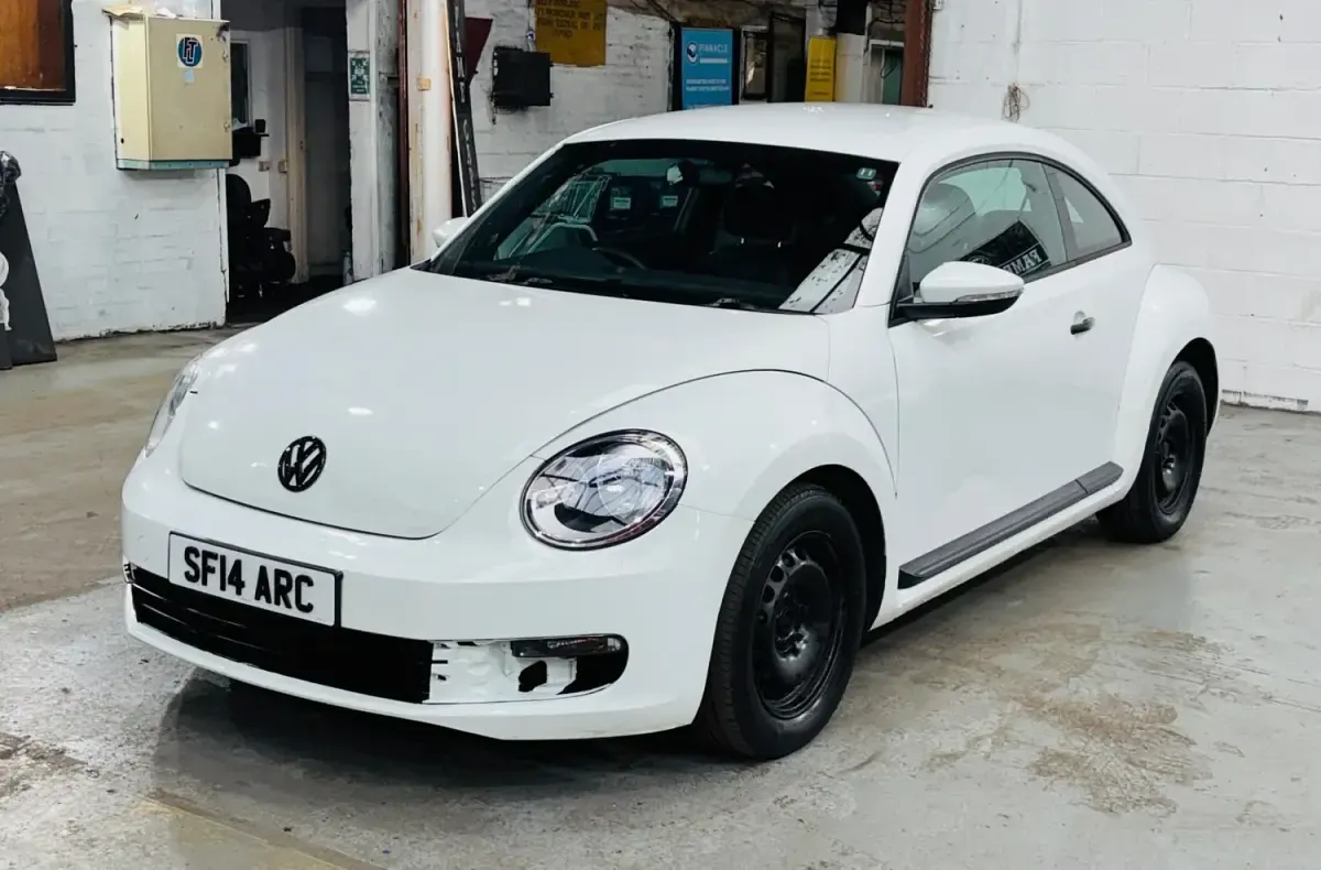 Usado VW Beetle 105 HP (77 kW) 2014 Branco Citadino