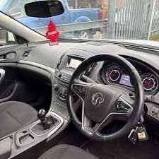 Second-hand Vauxhall Insignia Design Edition 170 CP (125 kW) 2017 Alb Hatchback