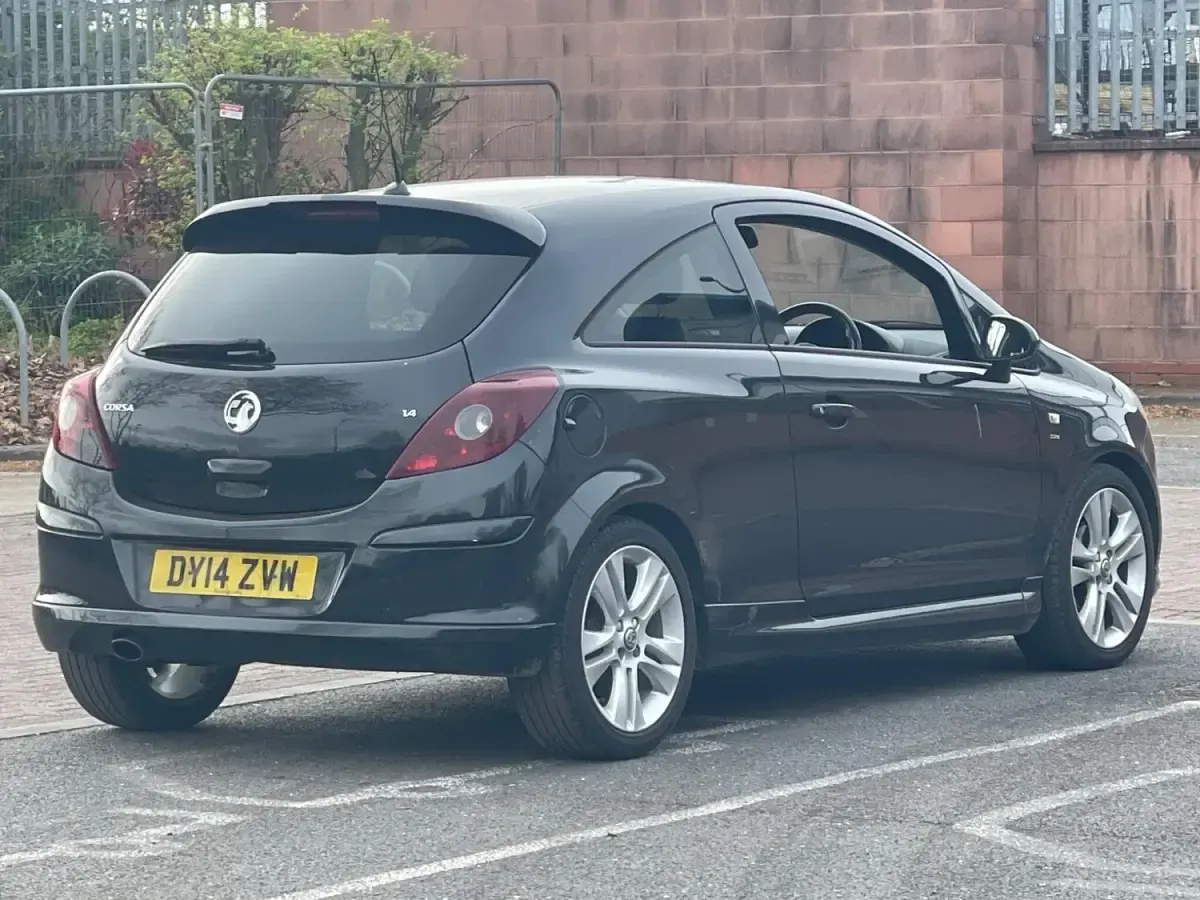 Second-hand Vauxhall Corsa 2014 Negru Hatchback