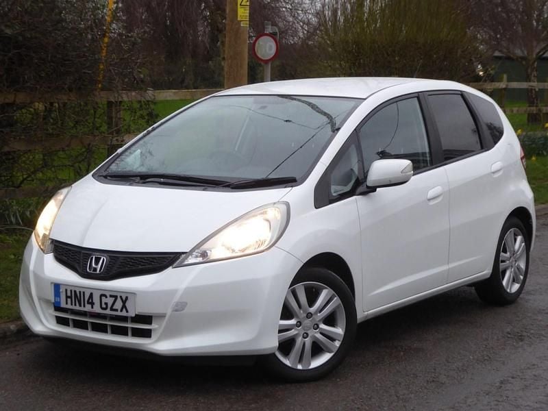 Used Honda Jazz ES 2014 White Hatchback