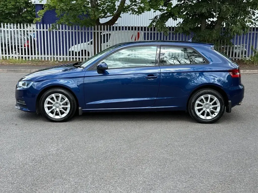 Used Audi A3 122 HP (89 kW) 2014 Blue Hatchback