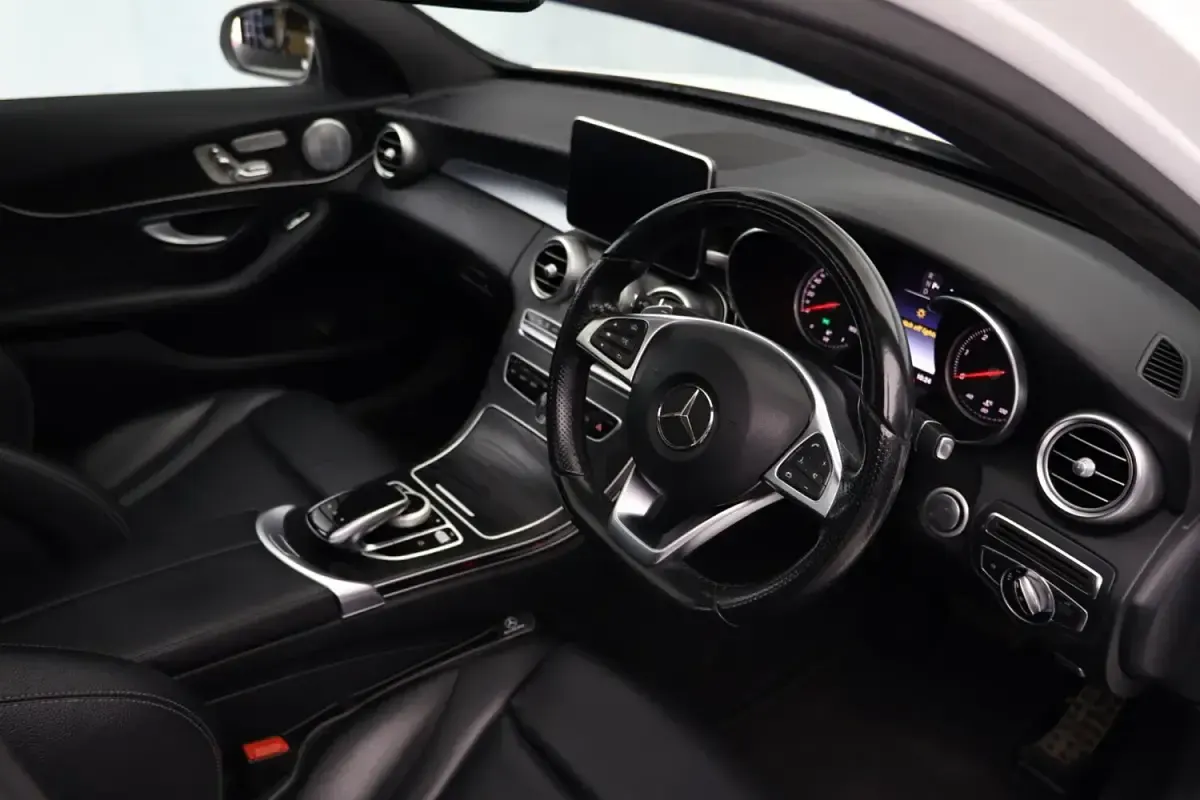 Used Mercedes C250 AMG Line Premium Plus 204 HP (150 kW) 2016 White Sedan