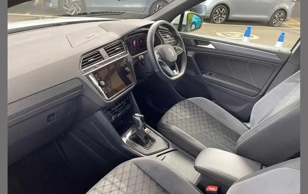 Usado VW Tiguan R-line Edition 150 CV (110 kW) 2023 Blanco SUV