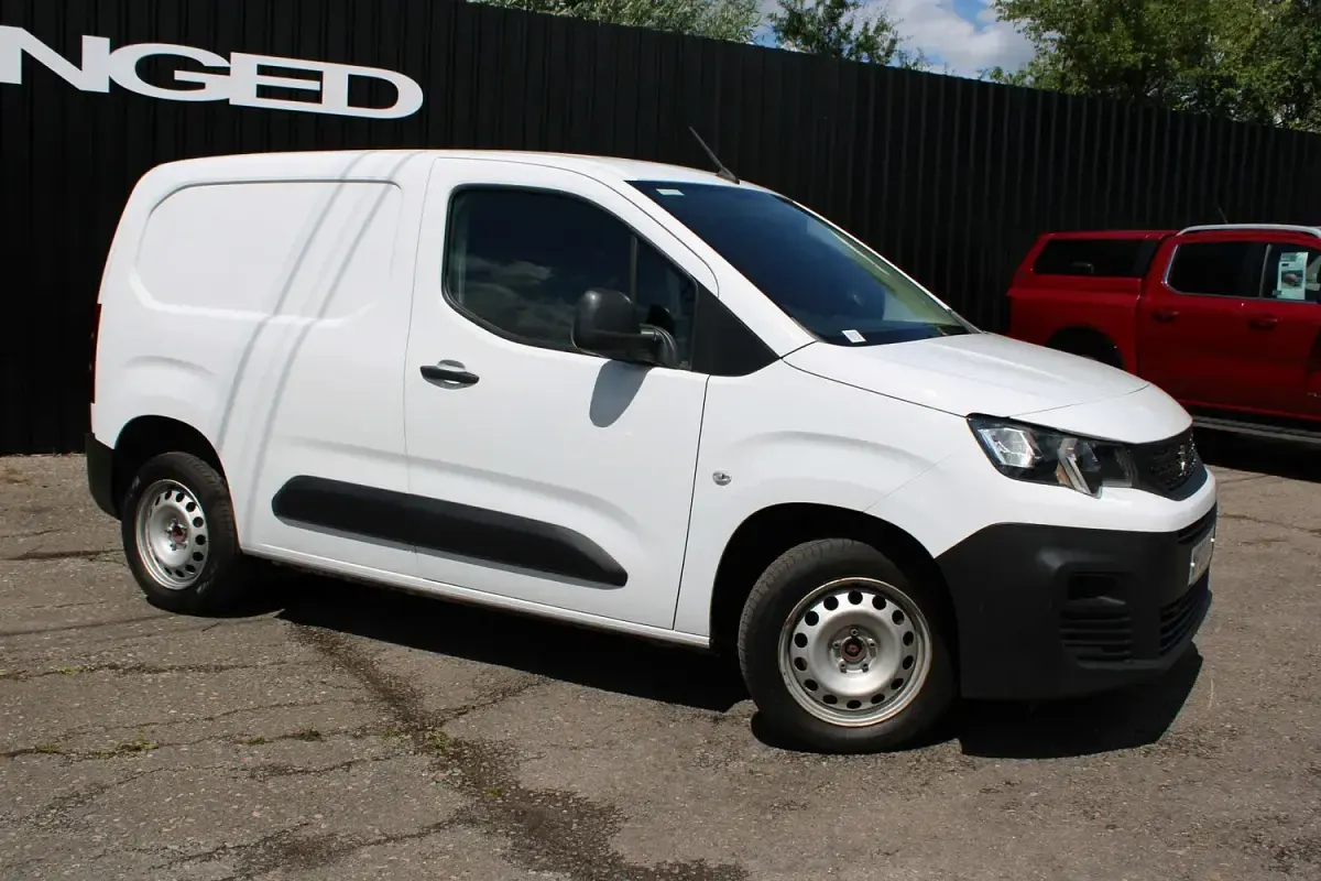 Used Peugeot Partner Premium 102 HP (75 kW) 2023 White MPV