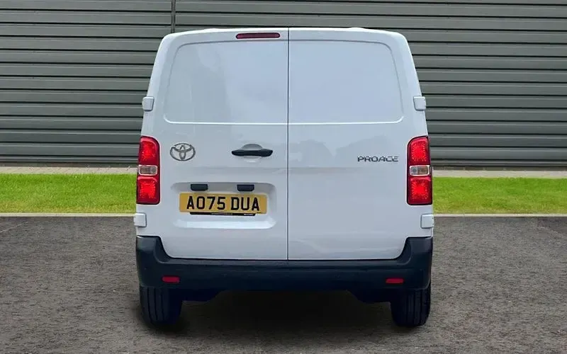 Used Toyota Proace 120 HP (88 kW) 2025 White MPV
