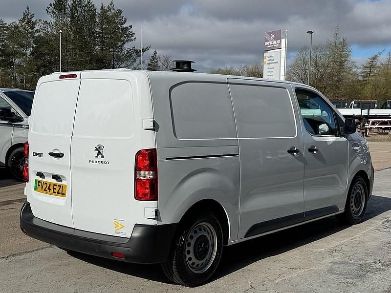 Used Peugeot e-Expert Premium 100 kW (136 HP) 2024 White Van