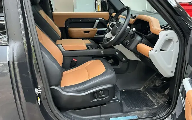 Used Land Rover Defender HSE Dynamic 249 HP (183 kW) 2024 Grey SUV