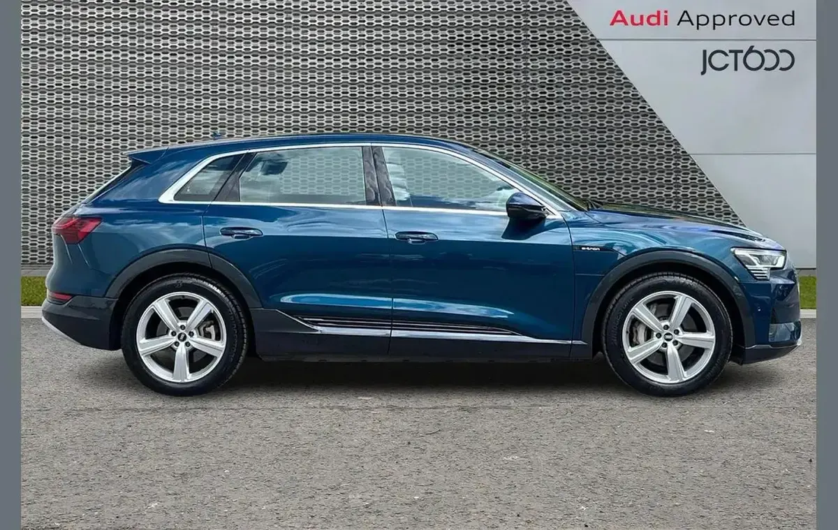 Usado Audi e-tron Advanced 230 kW (313 CV) 2021 Azul SUV
