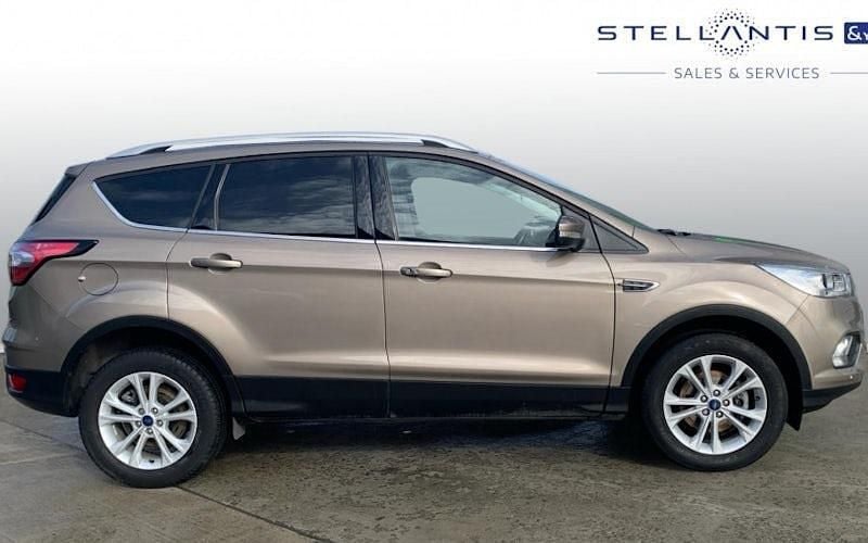 Usado Ford Kuga Titanium 150 CV (110 kW) 2018 Gris SUV
