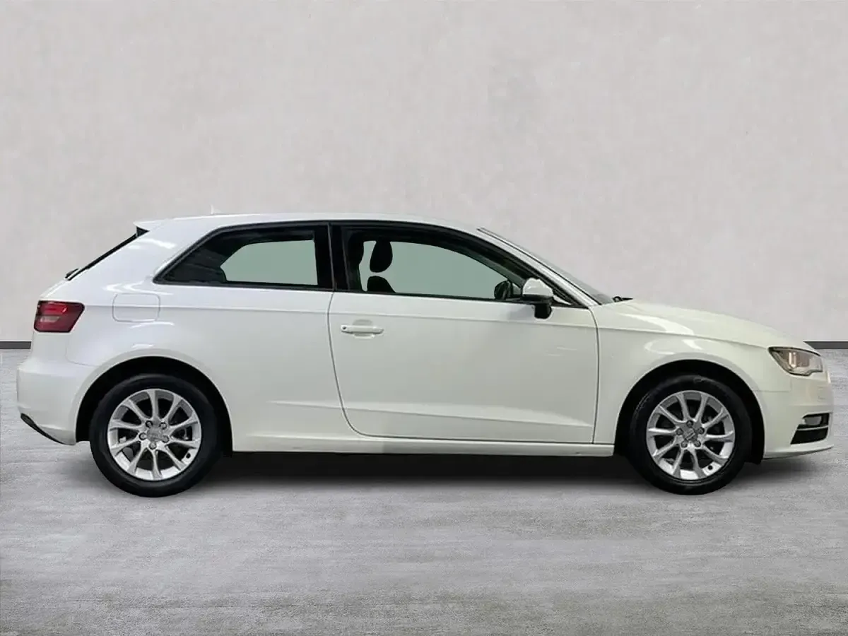 Used Audi A3 Comfort 122 HP (89 kW) 2013 White Hatchback